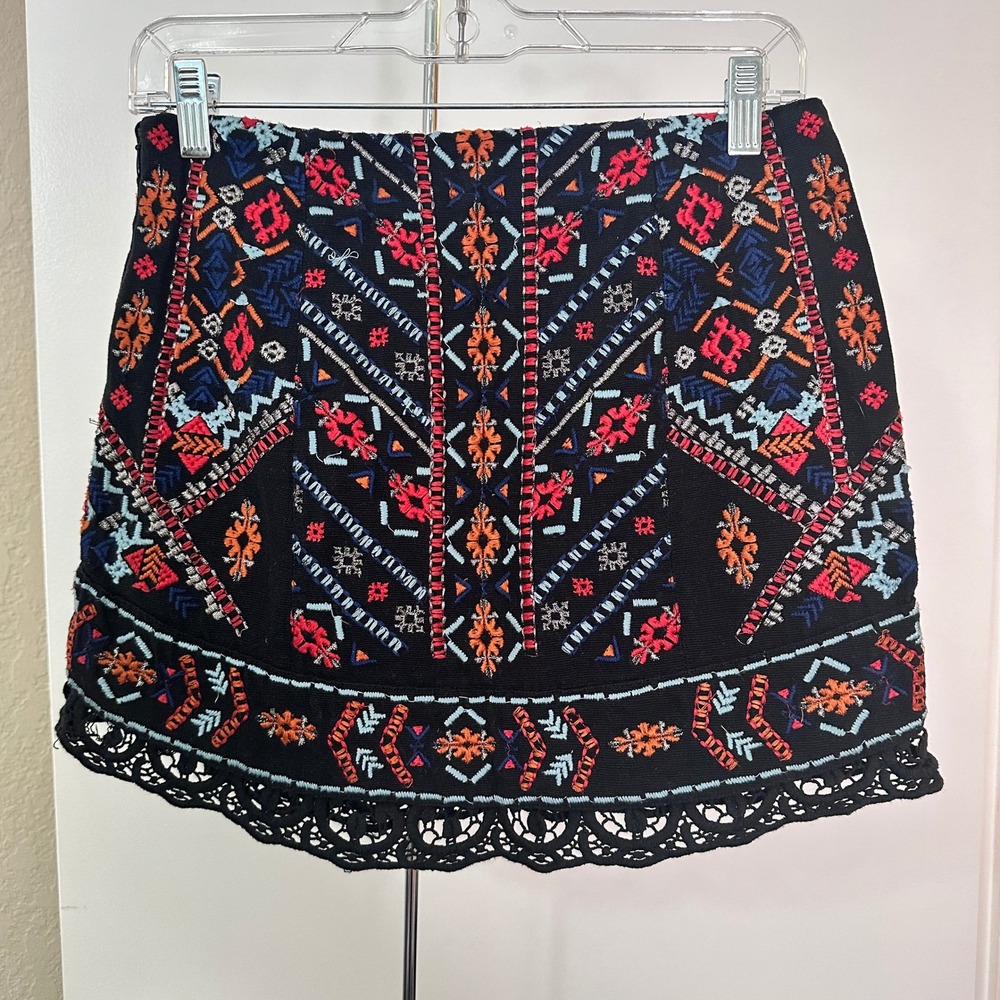 Ecote Urban Outfitters Black Embroidered Boho Mini Skirt Lace Trim Size 2